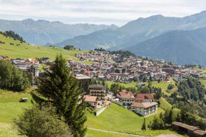 Serfaus-Ortsansicht-Sommer.jpg